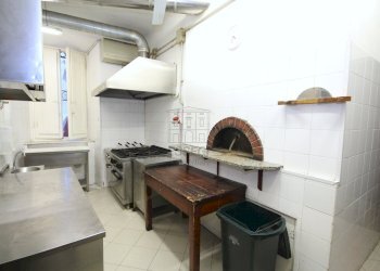 affittasi fondo con canna fumaria lucca centro.JPG - Commercial Premises Lucca - photo 8
