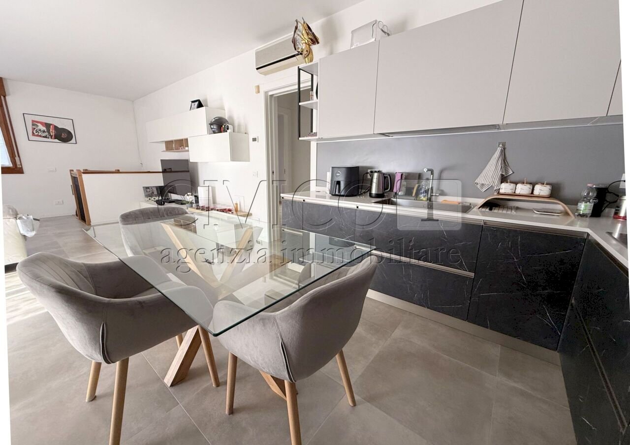 BICAMERE BISERVIZI CON TAVERNA E TERRAZZO ABITABIL - Apartment Via Udine 22, Torri di Quartesolo - photo 3