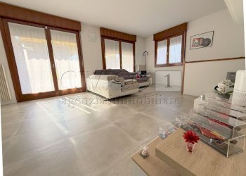 BICAMERE BISERVIZI CON TAVERNA E TERRAZZO ABITABIL - Apartment Via Udine 22, Torri di Quartesolo - photo 8