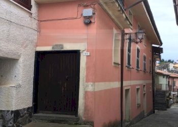 2.jpg - Townhouse at auction Via Aldo Moro 46, Carrodano - photo 1