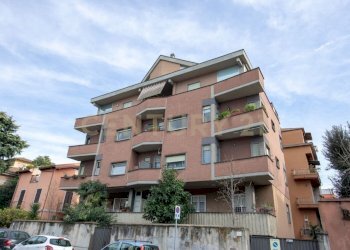 WhatsApp Image 2026-05-12 at 15.28.12 (1).jpg - One-room apartment Via Aurelia 301, Roma - photo 24