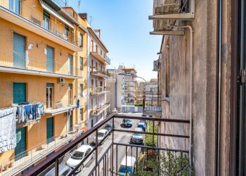 3 affaccio balcone lato strada.jpg - Four-room apartment Via Trecastagni 9, Catania - photo 3