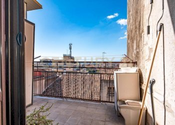 4 balcone lato interno.jpg - Four-room apartment Via Trecastagni 9, Catania - photo 4