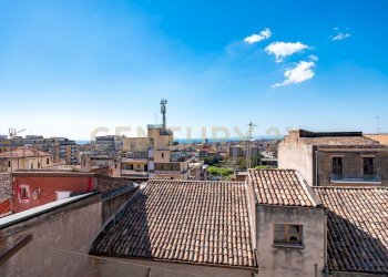 5 affaccio balcone lato interno vista mare.jpg - Four-room apartment Via Trecastagni 9, Catania - photo 5