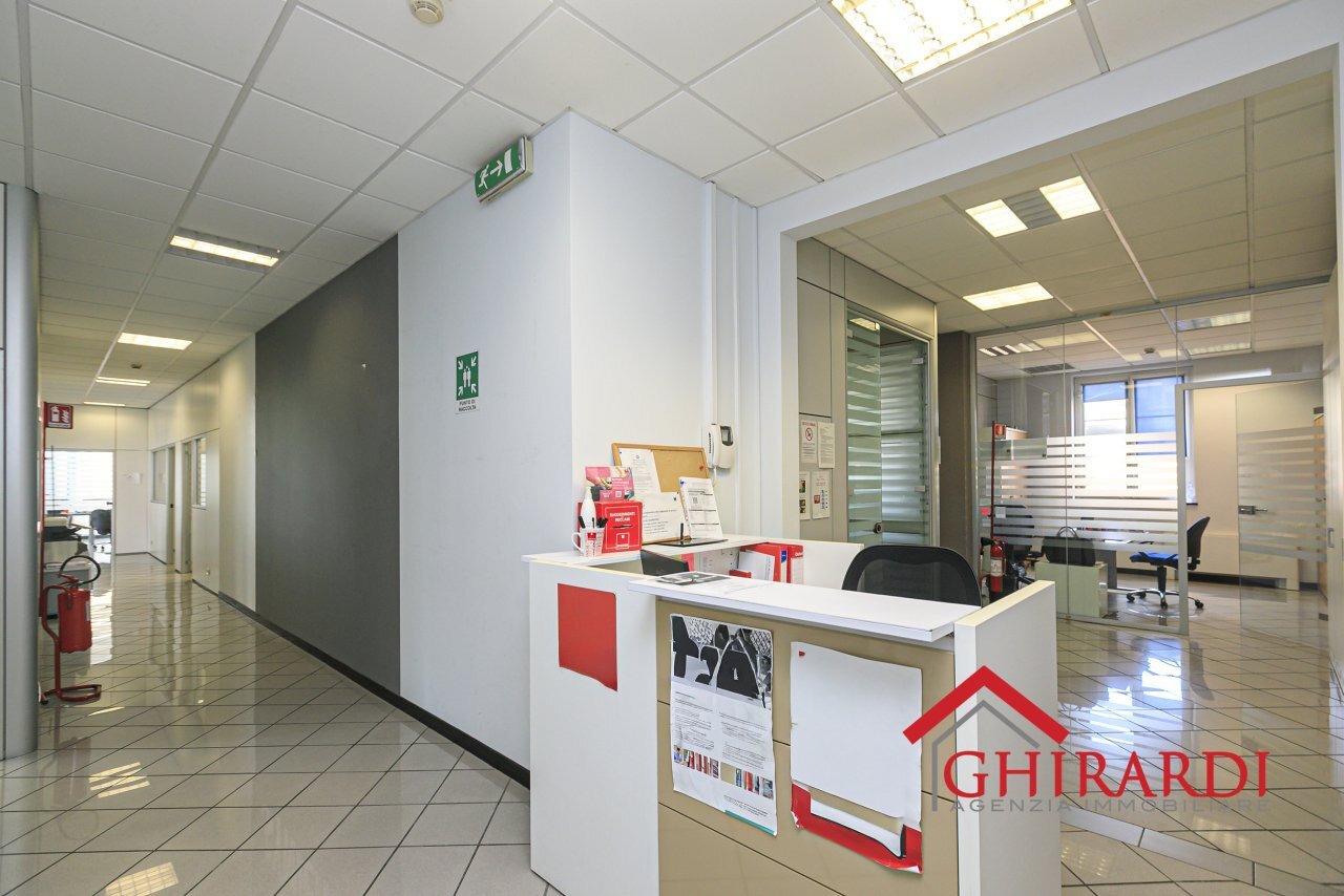 1.0 INGRESSO - Office Via Bombrini, Genova (neighborhood Sampierdarena) - photo 2