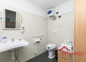 9.1 BAGNO.jpg - Ufficio Via Bombrini, Genova (zona Sampierdarena) - foto 21