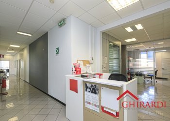1.0 INGRESSO.jpg - Ufficio Via Bombrini, Genova (zona Sampierdarena) - foto 1