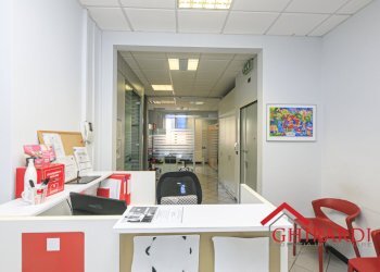 1.1 INGRESSO.jpg - Ufficio Via Bombrini, Genova (zona Sampierdarena) - foto 2