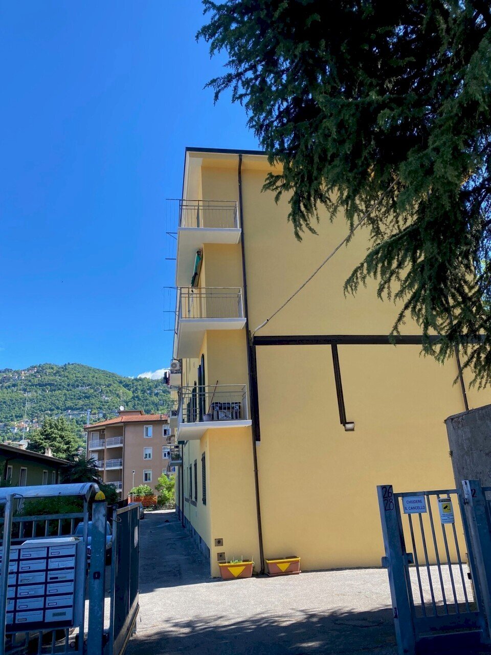 Contesto esterno - Three-room apartment Via Monte Nero 26, Como - photo 2