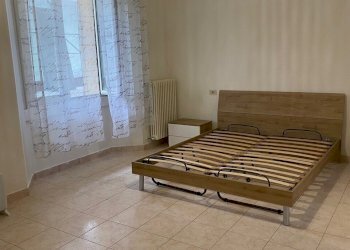 Interni appartamento - grande camera da letto - Three-room apartment Via Monte Nero 26, Como - photo 15