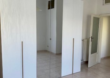 Interni appartamento - grande camera da letto - Three-room apartment Via Monte Nero 26, Como - photo 16