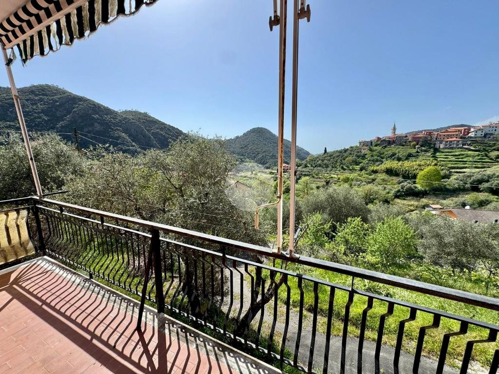 Four-room apartment Via Giovanni XXIII, Castiglione Chiavarese - photo 2