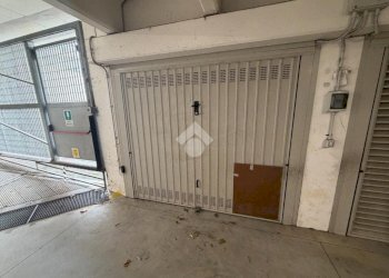 Box Via Ospedale Andrea Gallino, Genova (zona Pontedecimo) - foto 1