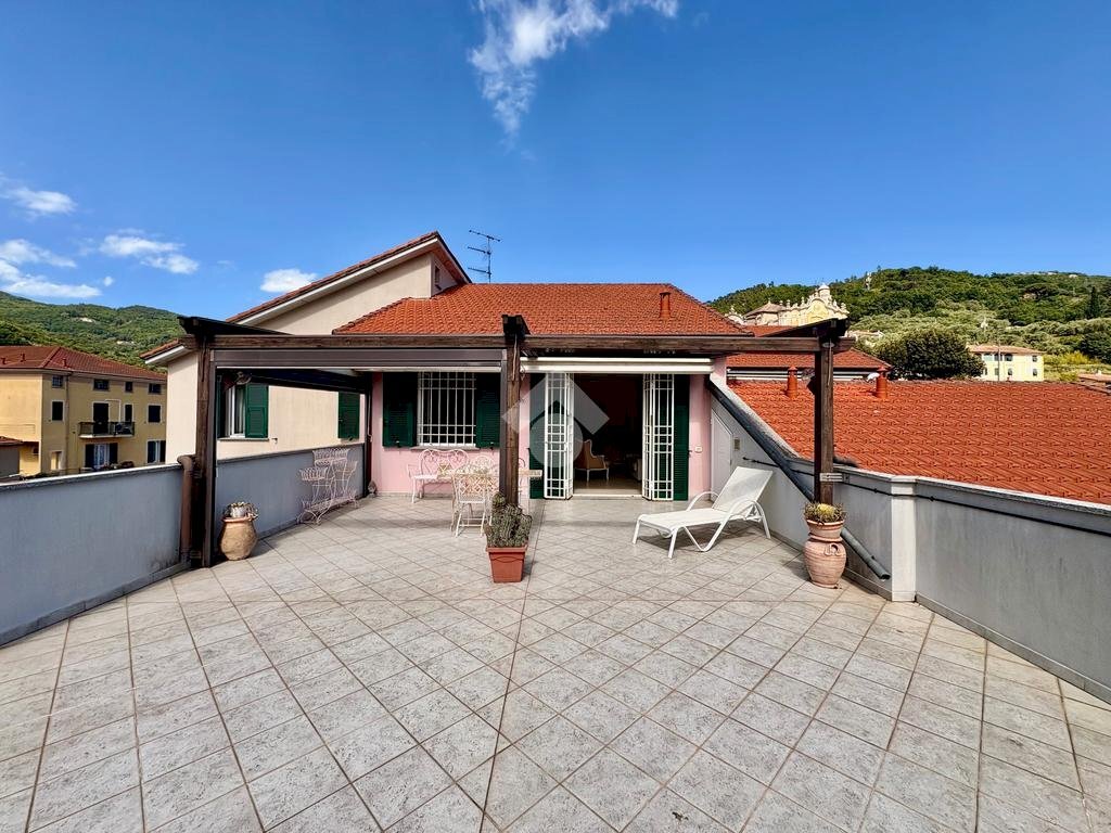 Three-room apartment Via Roma, Calice Ligure - photo 1