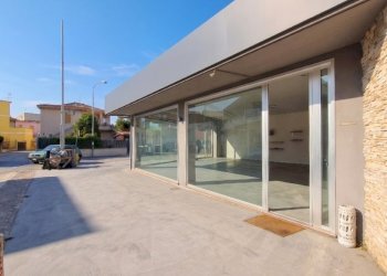 Locale Commerciale Mondragone - foto 1
