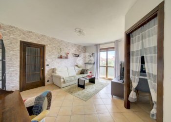 Three-room apartment Via orbassano, Piossasco - photo 1