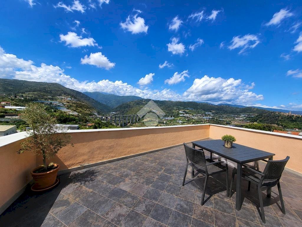 Four-room apartment Via Peri, Sanremo - photo 1