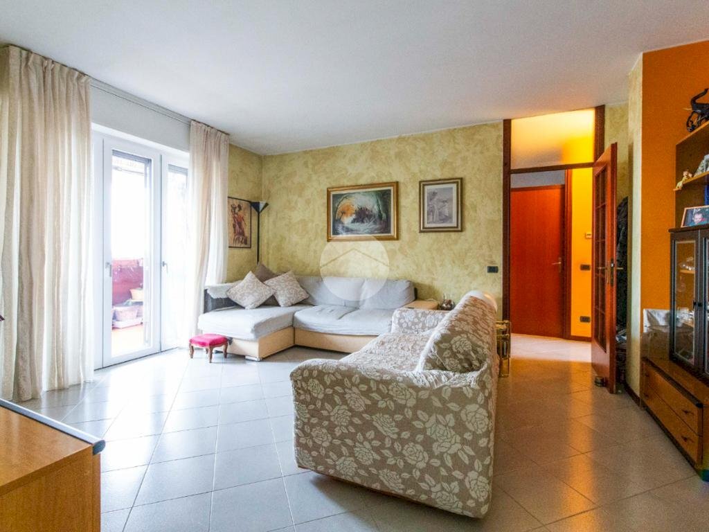 Three-room apartment Via Massimo D'Azeglio, Rozzano - photo 2