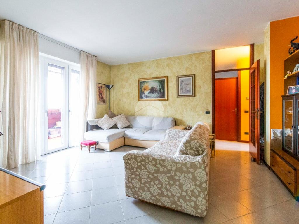 Three-room apartment Via Massimo D'Azeglio, Rozzano - photo 3