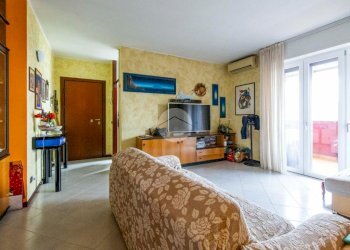 Three-room apartment Via Massimo D'Azeglio, Rozzano - photo 6
