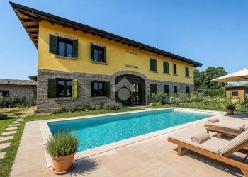 Porzione di casa Via Fratelli Bandiera, Reggio nell'Emilia - foto 1