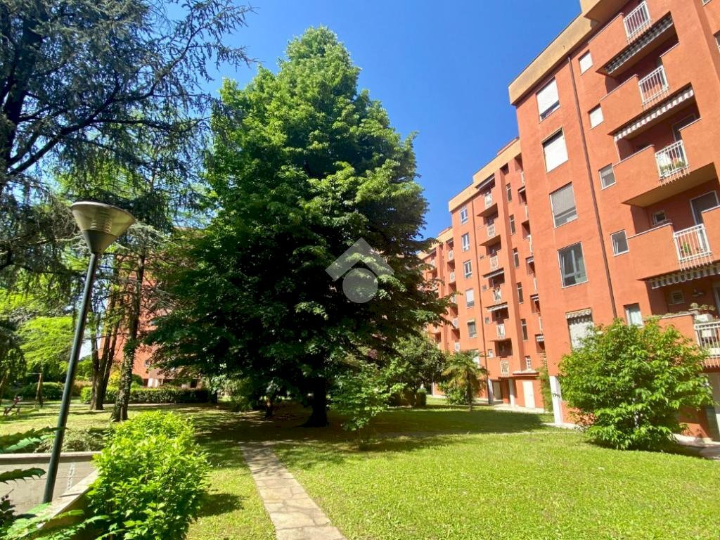 Four-room apartment Via Valsesia, Milano (neighborhood Baggio) - photo 1