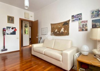 Four-room apartment Via Valsesia, Milano (neighborhood Baggio) - photo 14