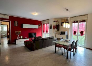 Three-room apartment via Guido Rossa 12, Buccinasco - photo 2