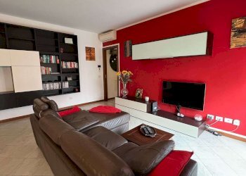 Three-room apartment via Guido Rossa 12, Buccinasco - photo 4