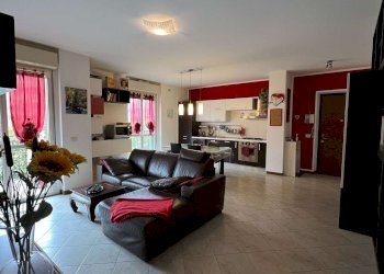 Three-room apartment via Guido Rossa 12, Buccinasco - photo 9