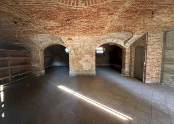 Stable - Palace Viale dei Partigiani, Asti - photo 2