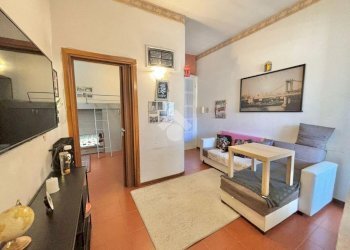 Two-room apartment Via Edmondo de Amicis, Novara - photo 2