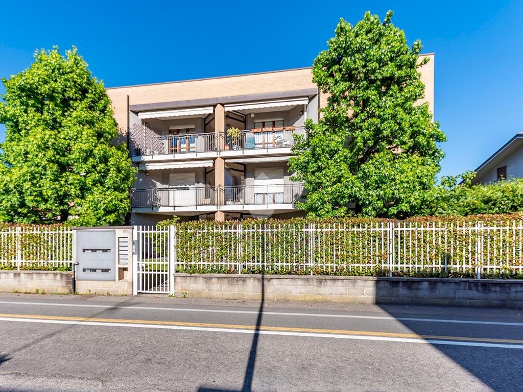 Four-room apartment Via Treves, Lainate - photo 1