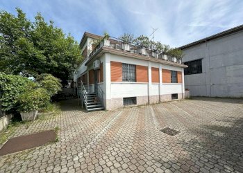 Stable - Palace Via Fratelli Bandiera, Carugate - photo 1
