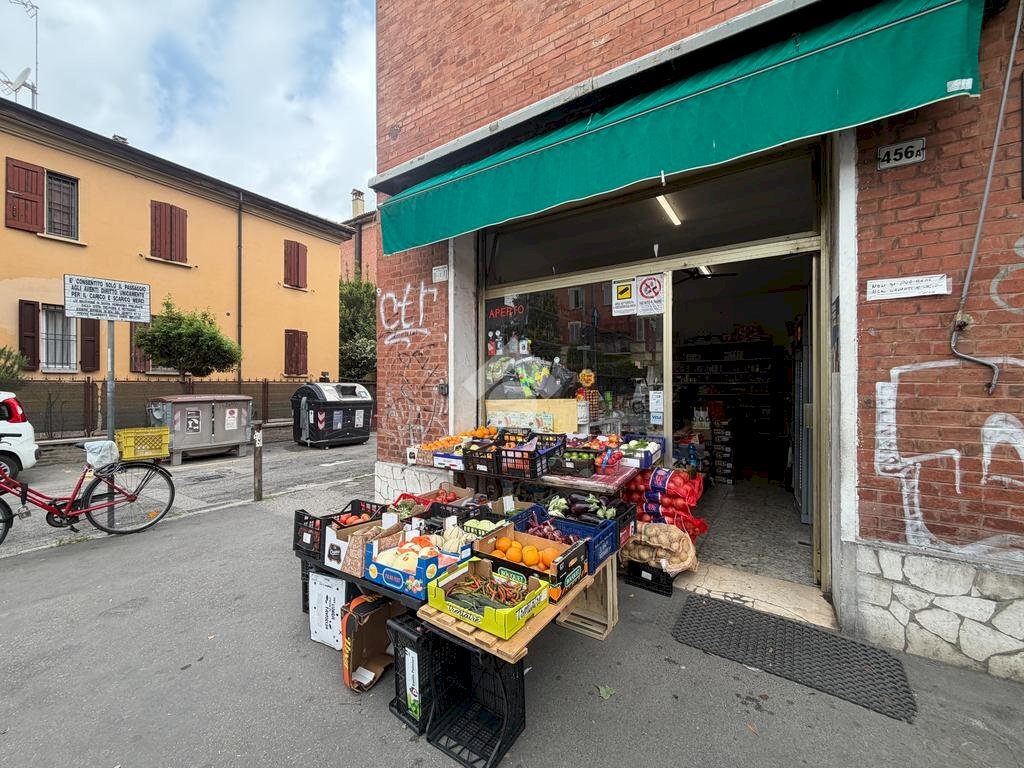 Shop Via Massarenti, Bologna (neighborhood Massarenti) - photo 1