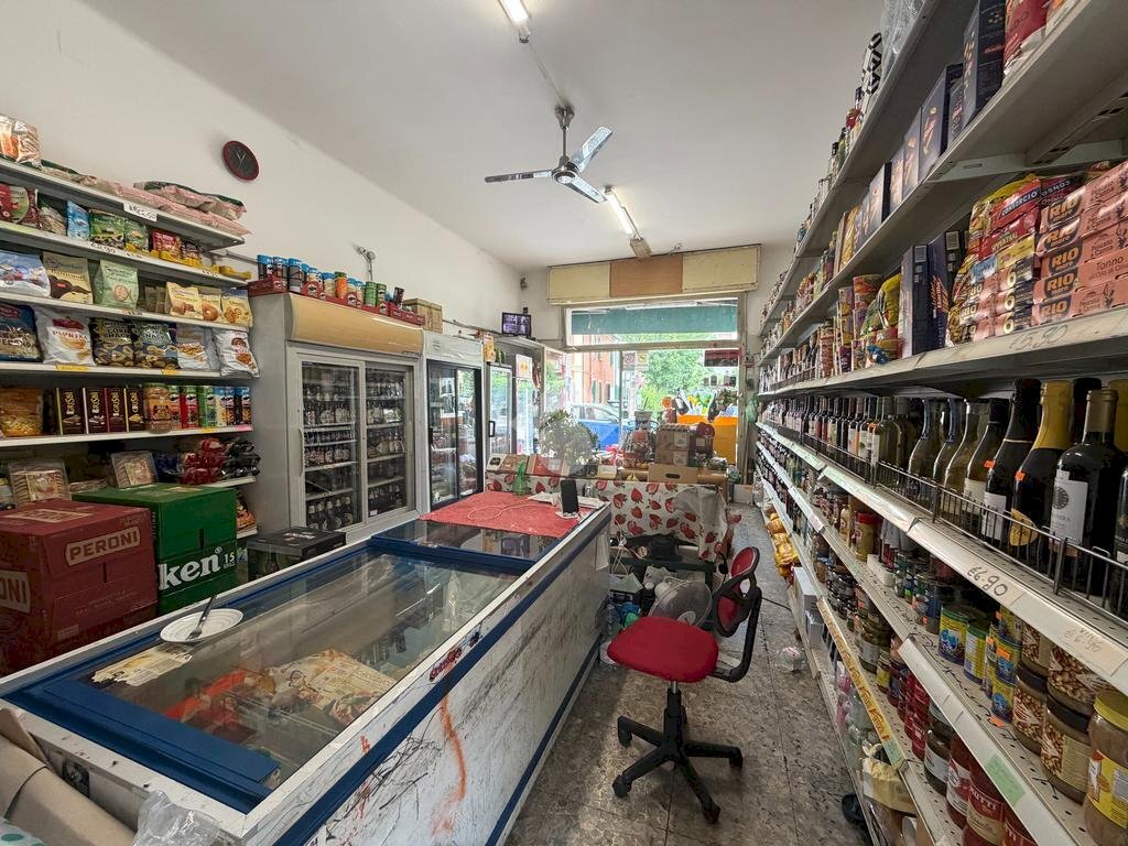 Shop Via Massarenti, Bologna (neighborhood Massarenti) - photo 3
