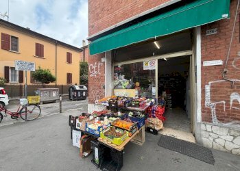 Shop Via Massarenti, Bologna (neighborhood Massarenti) - photo 1