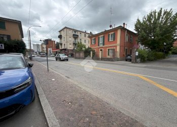 Shop Via Massarenti, Bologna (neighborhood Massarenti) - photo 15