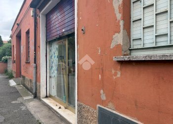 Shop Via Massarenti, Bologna (neighborhood Massarenti) - photo 16