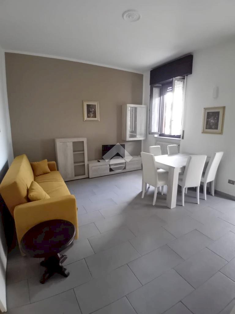 Three-room apartment Str. Robecco, Magenta - photo 1