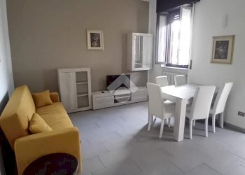 Three-room apartment Str. Robecco, Magenta - photo 1