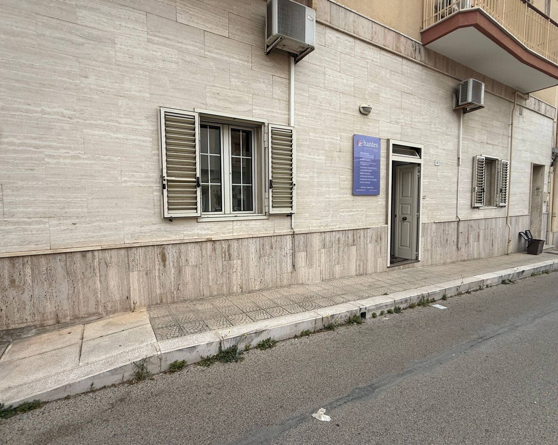 Foto 1 - Commercial Premises Piazza Broia
 
10, Massafra - photo 1
