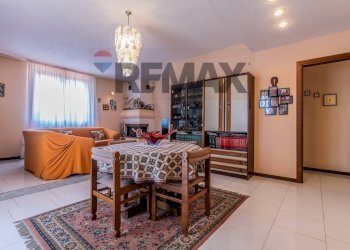 Sala da pranzo - Villa Via Settembrini
 
27, Lainate - photo 8
