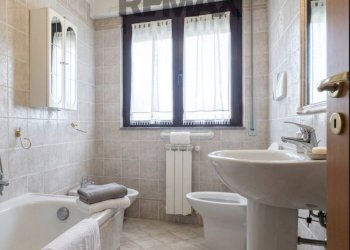 Bagno - Quadrilocale Viale della Libertà
 
456, Trebisacce - foto 4