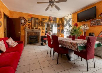 Sala da pranzo - Semi-detached house Via Piave
 
1, Cazzago Brabbia - photo 2
