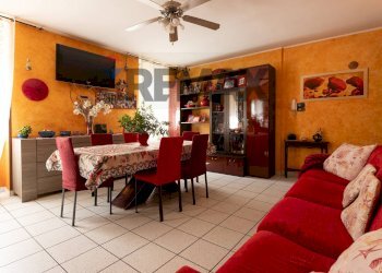 Sala da pranzo - Semi-detached house Via Piave
 
1, Cazzago Brabbia - photo 3
