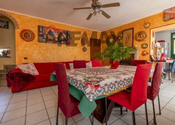 Sala da pranzo - Semi-detached house Via Piave
 
1, Cazzago Brabbia - photo 5