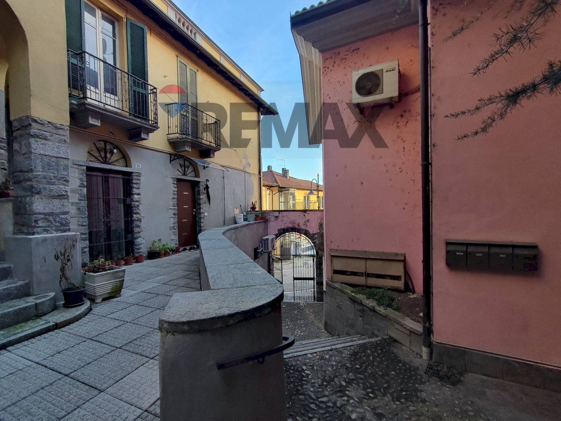 Edificio all\'aperto - Two-room apartment Domenico De Bernardi
 
1, Besozzo - photo 3