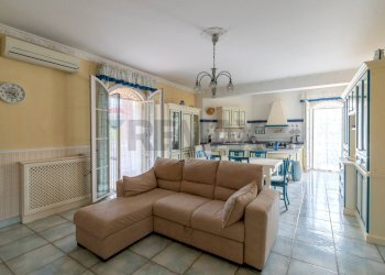 Soggiorno - Villa Via Altofonte
 
221, Palermo - photo 11