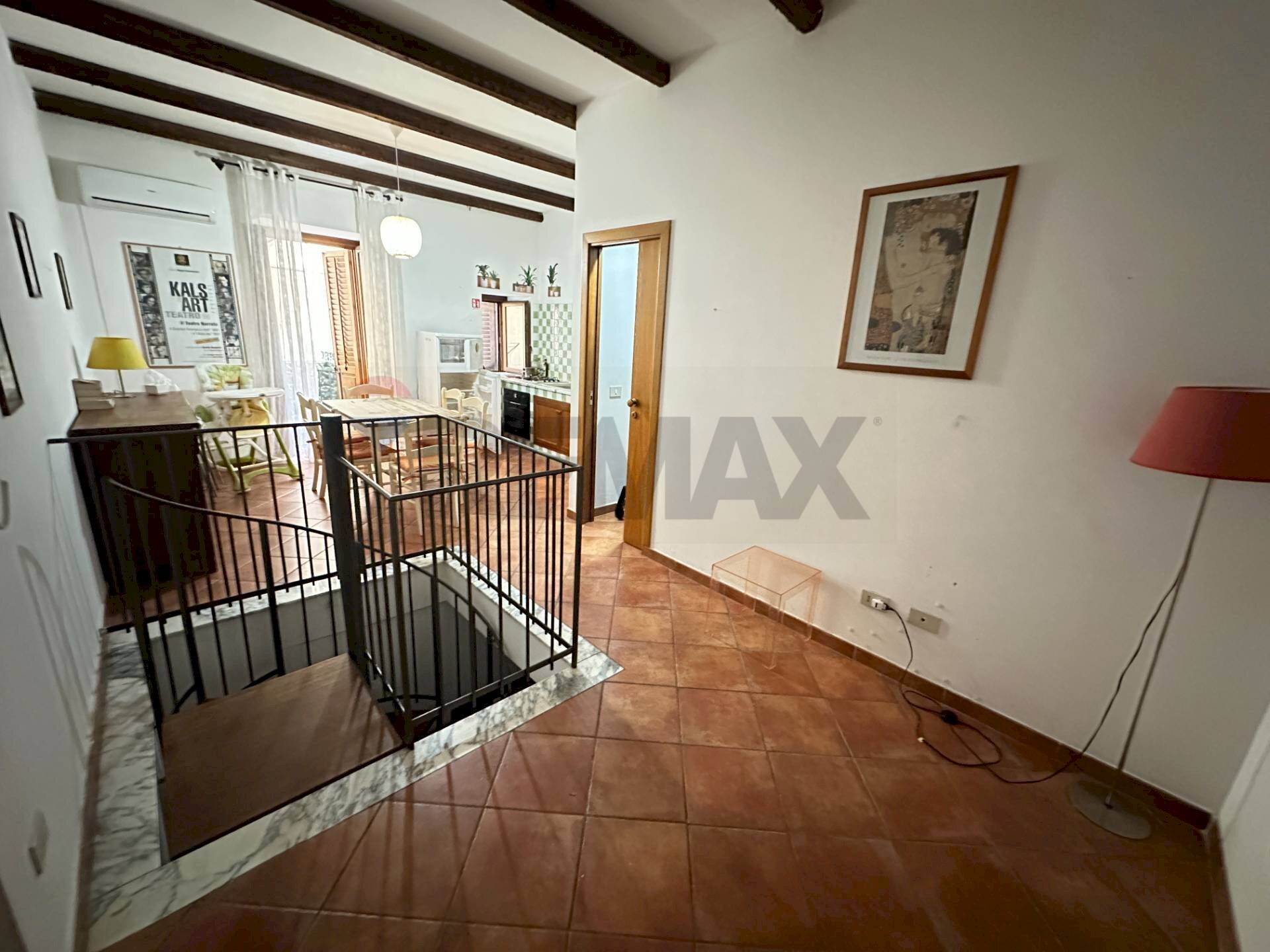 Sala da pranzo - Trilocale vicolo Gesù e Maria 15 a Palazzo Reale e vicolo Pesacannone 5, Palermo - foto 2